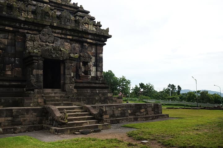 rental mobil Jogja murah ke candi ijo